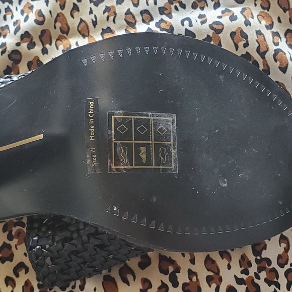 Dolce Vita Anton Stacked Heel Sandal - Picture 8 of 11